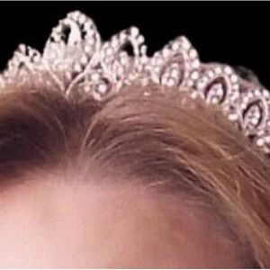 Elegant Silver Tiara and Jewelry set